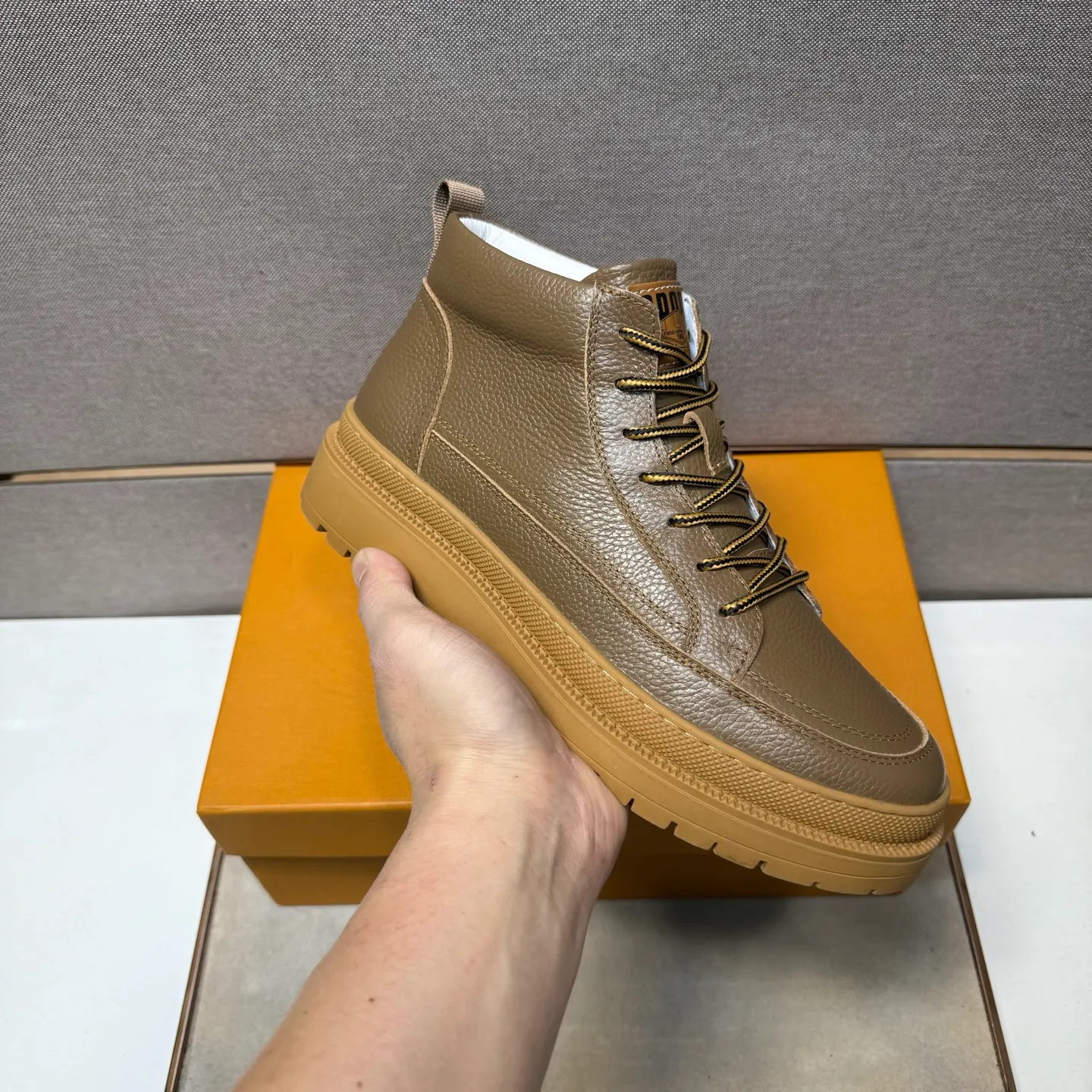 Men's men's shoes 💰pp460 [LV～] Men's casual high-top shoes 2025z cabinet sales simultaneously 🔶Size: 38-44#️⃣ 🔷3 colors🔜The upper is made of multi-material splicing ➕Genuine leather lining, comfortable and breathable, sole: original comfortable and wear-resistant outsole, ⚠️real thing📱photographed🎬real thing is better📢📢📢